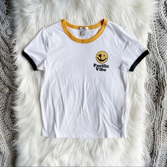 Forever 21 Tops - Graphic short sleeve tee